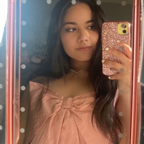 Meet your Posher, Karina - Picture 1 of 1